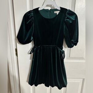 GB girls dress, size 7. Worn once. Formal.
Great for Christmas.